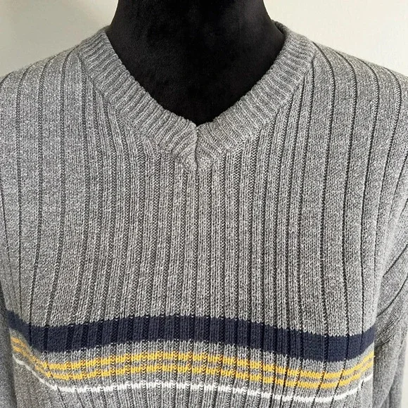 The Original Arizona Jean Companyy V-Neck sweater - Picture 2 of 6